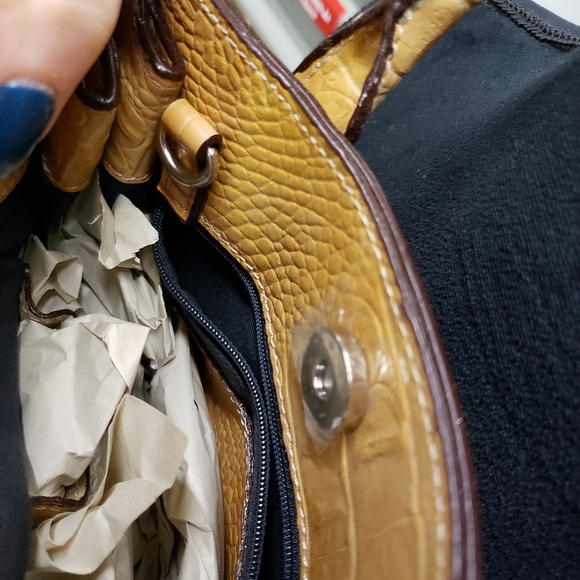 🎀Clearance🎀 NWT TRUE VINTAGE CONVERTIBLE CROSSBODY OSTRICH EMBOSSED - Picture 4 of 4